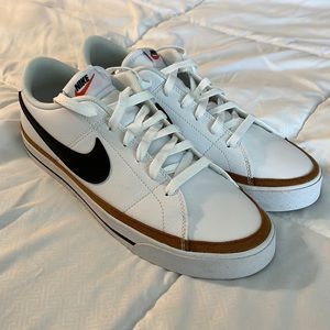 Nike Men’s Court Legacy shoes size 10.5/Women’s size 12